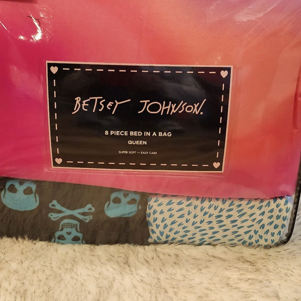 Betsey Johnson Ombre Skull Queen 8 PIECE BED SET new